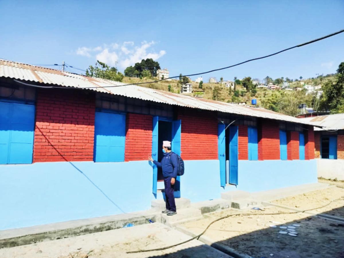 भूकम्पपछि बनेका विद्यालय भवन छन्, विद्यार्थी छैनन्