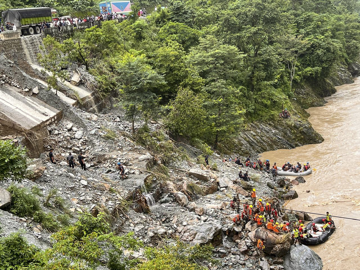 Simaltal-Landslide-Photo-Nepal-Army-4-1721739944.jpg